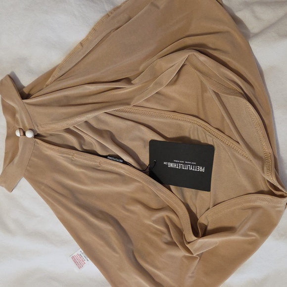 PrettyLittleThing Backless Halter - Picture 2 of 3